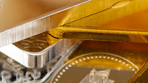 Gold Gains Ground as Faith in the Dollar Erodes