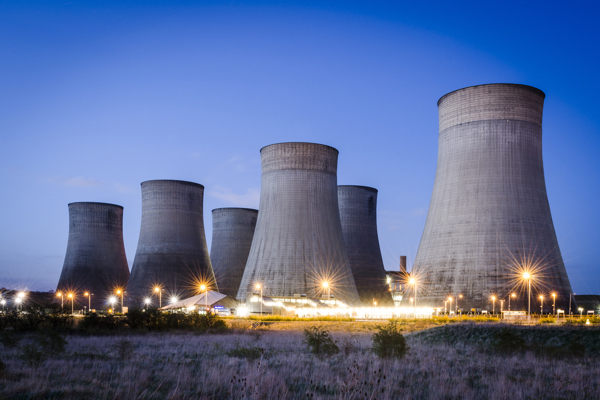 Nuclear Powerplants Night LF iStock 666395350